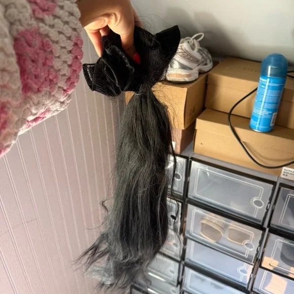Clip in Hair extensions - Picture 3 of 4